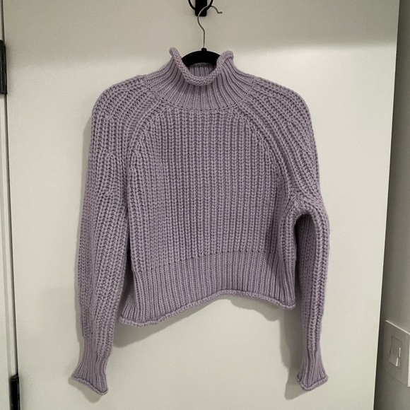 Knitted turtle neck! Fun color - Picture 2 of 3